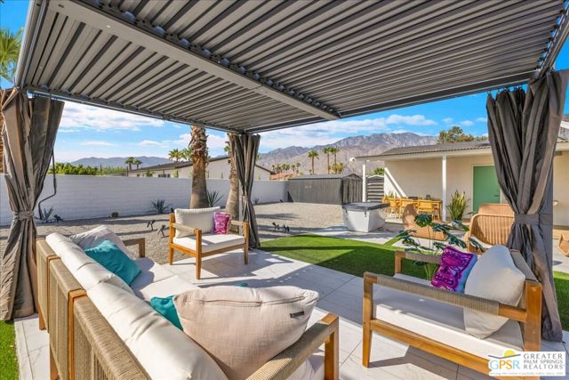 2002 N Whitewater Club Drive, Palm Springs, CA 92262