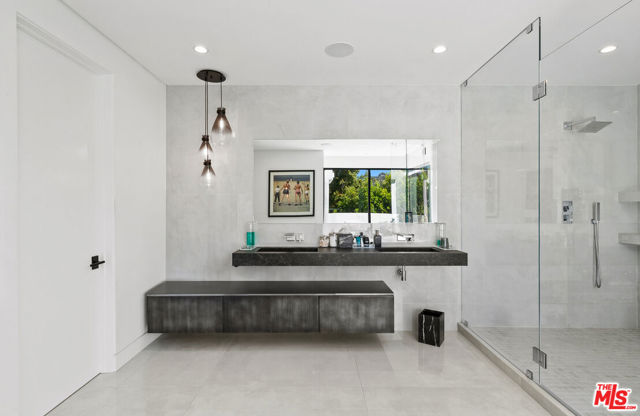 849 N Spaulding Avenue, Los Angeles CA: https://media.crmls.org/mediaz/3aacfeca-fa94-4956-9761-1cbe0253f5ba.jpg