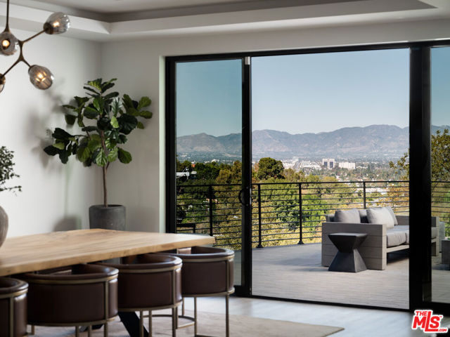 3820 Knobhill Drive, Sherman Oaks CA: https://media.crmls.org/mediaz/3aacff7b-4f83-4cef-bf95-dc73f8da8d90.jpg