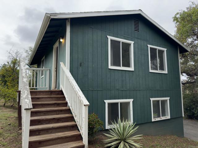 30825 Valley Center Drive, Valley Center CA: https://media.crmls.org/mediaz/3aad09fe-d941-4a2e-bdfa-ac1843ba4b05.jpg