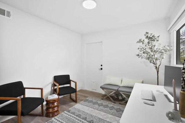 7255 Volta Court, San Diego CA: https://media.crmls.org/mediaz/3aae7d9c-746d-4402-bc00-452e3616a636.jpg