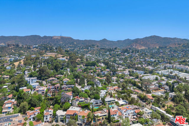 6216 Primrose Avenue, Los Angeles CA: https://media.crmls.org/mediaz/3aae9a8b-1b8f-41b2-952b-64ac7fc884d1.jpg