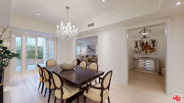 10120 Empyrean Way, Los Angeles CA: https://media.crmls.org/mediaz/3aaf13cc-d50d-4716-8ea4-94a3c06da542.jpg