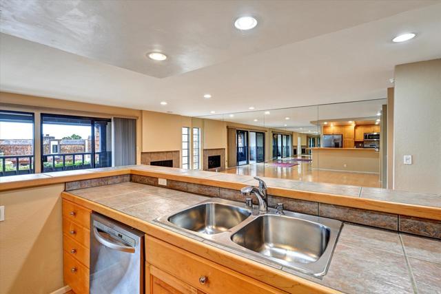 Detail Gallery Image 5 of 45 For 13092 Caminito Del Rocio, Del Mar,  CA 92014 - 2 Beds | 2 Baths