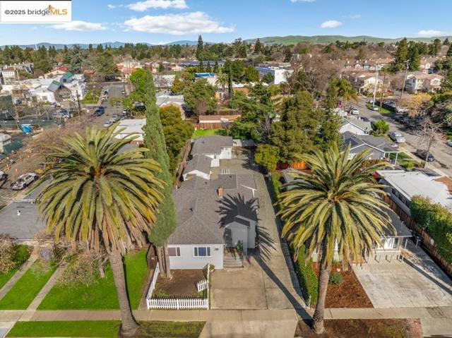 2745 Concord Blvd, Concord CA: https://media.crmls.org/mediaz/3aaf8a17-f15f-4689-a04b-544ca7142dfc.jpg
