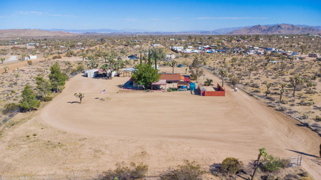 58189 Sunny Sands Drive, Yucca Valley CA: https://media.crmls.org/mediaz/3aaf9797-6639-4014-af10-1e551f592048.jpg