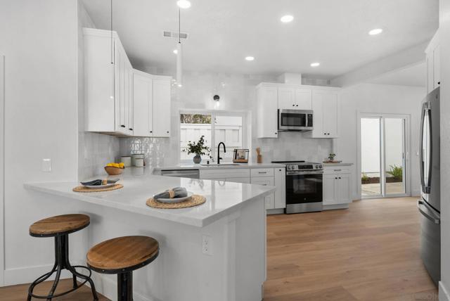 4979 Poseidon Way, Oceanside CA: https://media.crmls.org/mediaz/3aaffac1-cf66-4df3-9e77-8f3dc07bd46d.jpg