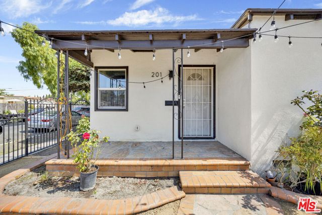 201 E 91st Street, Los Angeles CA: https://media.crmls.org/mediaz/3ab0670b-9060-4f72-9a8c-ef7fddca5327.jpg
