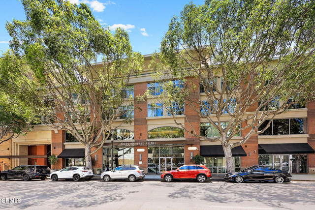 840 E Green Street, Pasadena CA: https://media.crmls.org/mediaz/3ab081d2-9ecf-4647-afcd-fbf115b7a351.jpg