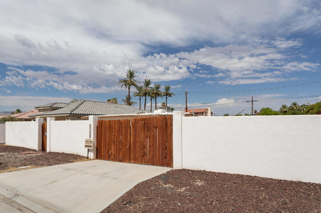 52162 Avenida Velasco