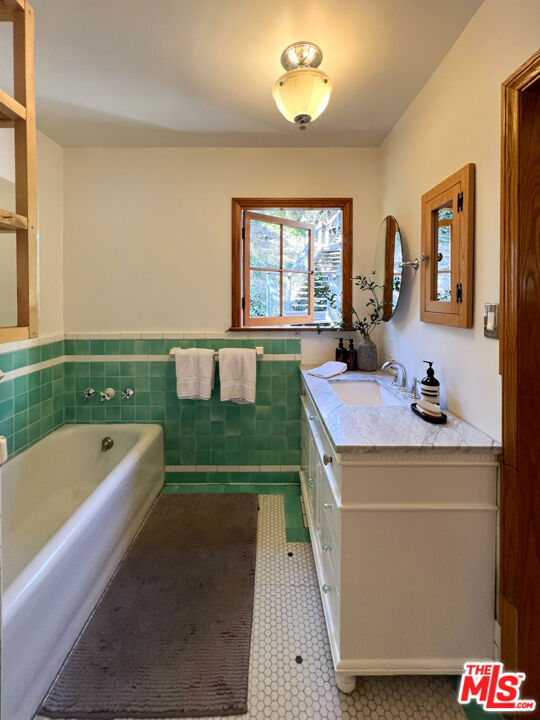 3105 Ledgewood Drive, Los Angeles CA: https://media.crmls.org/mediaz/3ab10a6b-93ff-45dd-b66b-71083fafb12e.jpg