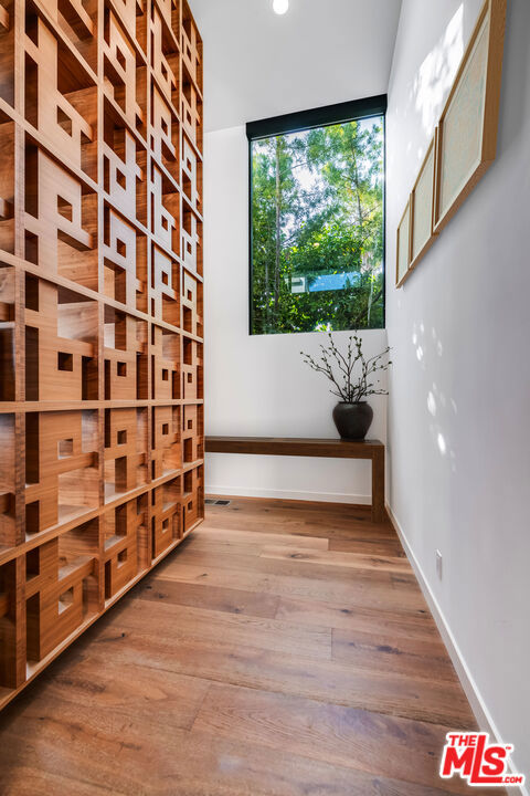 1010 N Rexford Drive, Beverly Hills CA: https://media.crmls.org/mediaz/3ab11cdf-618b-44ca-943a-6b7fcbd9c199.jpg
