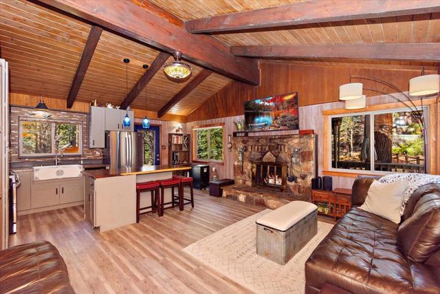 40123 Hillcrest Drive, Big Bear CA: https://media.crmls.org/mediaz/3ab1e957-dc16-4b31-932f-1d0f102559e1.jpg