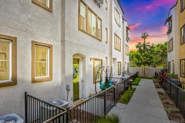 210 Liberty Way, Oceanside CA: https://media.crmls.org/mediaz/3ab26004-a27d-4ab0-ac2e-ba3627381343.jpg