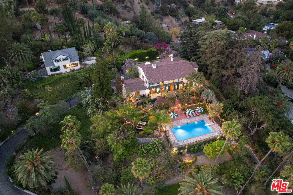 2003 La Brea Terrace