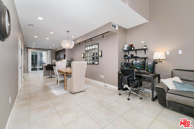 507 Rockefeller, Irvine CA: https://media.crmls.org/mediaz/3ab2e73b-5a1e-42f4-95ee-167c5b53b051.jpg