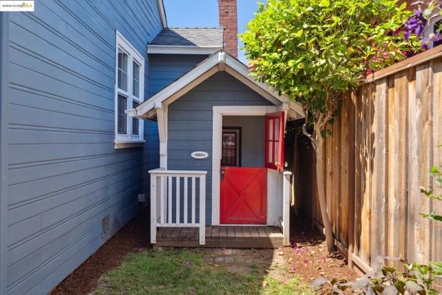 4332 Hyacinth Ave, Oakland CA: https://media.crmls.org/mediaz/3ab3abc3-3b5c-4d3c-8fe2-7d3ee91ad412.jpg