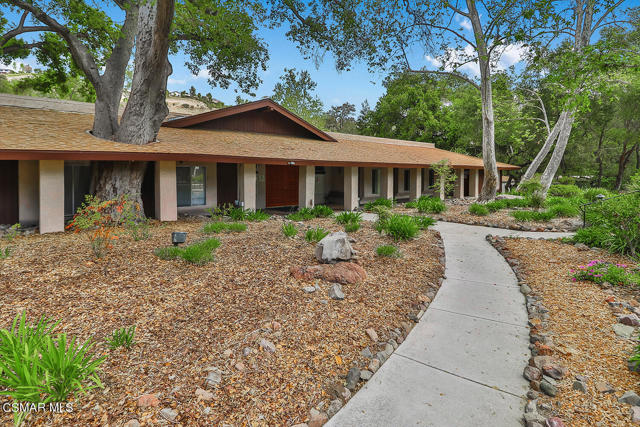 90 Sherwood Drive, Westlake Village CA: https://media.crmls.org/mediaz/3ab42479-2e7b-4a50-9924-4e05375a8328.jpg