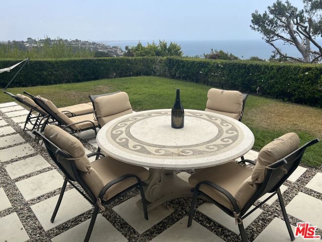 3440 Shoreheights Drive, Malibu CA: https://media.crmls.org/mediaz/3ab4cba3-57c8-456d-b75d-fb4eac8d4a50.jpg
