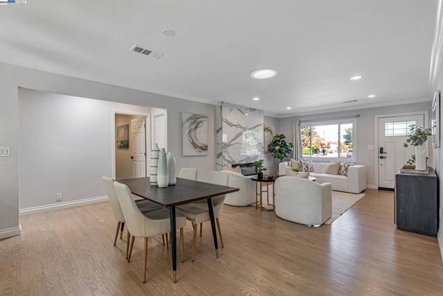 581 Kirk Ave, Sunnyvale CA: https://media.crmls.org/mediaz/3ab52d15-716b-4db0-80be-0256b284ba47.jpg