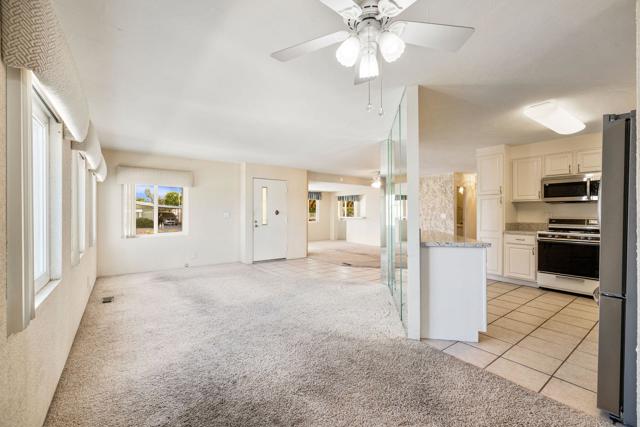 39551 Hidden Water Place, Palm Desert CA: https://media.crmls.org/mediaz/3ab5bd00-9203-493b-88c6-d47807661830.jpg