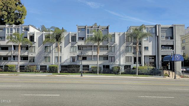 Detail Gallery Image 1 of 27 For 1940 N Highland Ave #10,  Los Angeles,  CA 90068 - 2 Beds | 2 Baths