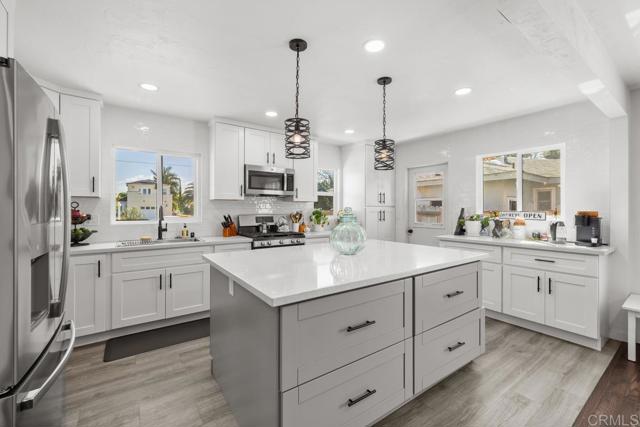 852 5th Street, Imperial Beach CA: https://media.crmls.org/mediaz/3ab627ca-37a4-43fc-98c5-6cd23c04389c.jpg