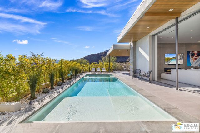 2381 Vista Palizada Drive, Palm Springs CA: https://media.crmls.org/mediaz/3ab73482-46cf-41da-a13e-9fa911b52fa5.jpg