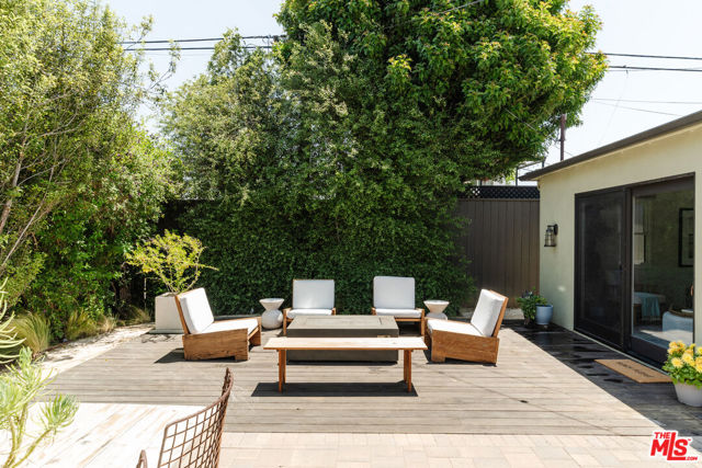 7920 Yorktown Avenue, Los Angeles CA: https://media.crmls.org/mediaz/3ab74366-d78a-41cc-970b-3eefb545b5a4.jpg