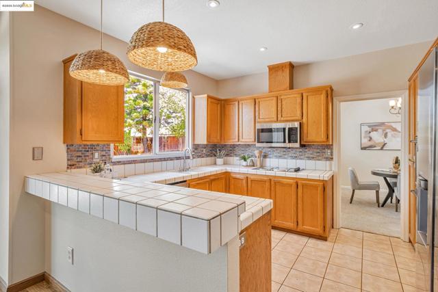 85 Duckhorn Place, Oakley CA: https://media.crmls.org/mediaz/3ab76c3d-013f-4e5d-9717-4fcdd236d545.jpg