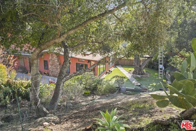 809 Basin Drive, Topanga CA: https://media.crmls.org/mediaz/3ab84982-0034-4713-ac25-3b84fc26b9fd.jpg