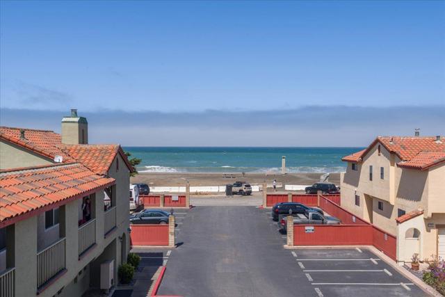 2355 Beach Boulevard, Pacifica CA: https://media.crmls.org/mediaz/3ab878e1-e931-4eeb-a4f2-25faccdc9a81.jpg
