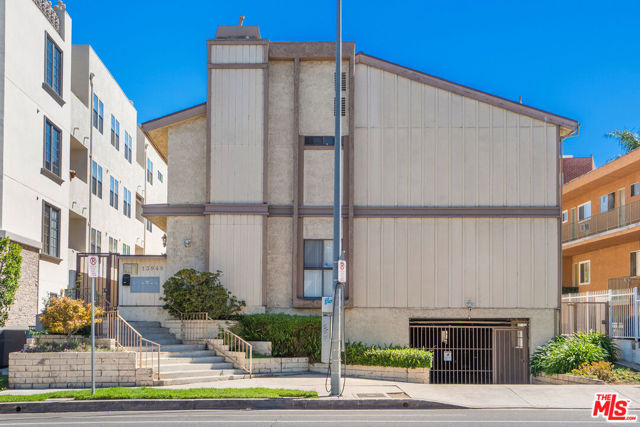 13948 Moorpark Street, Sherman Oaks CA: https://media.crmls.org/mediaz/3ab9add8-d02f-4fc7-906d-f1ebe628da10.jpg