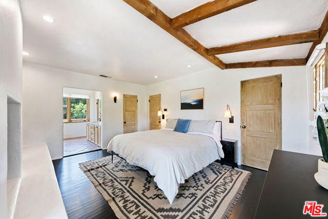 331 S Medio Drive, Los Angeles CA: https://media.crmls.org/mediaz/3ab9e22c-ad9c-478a-9d36-968eee2176b8.jpg