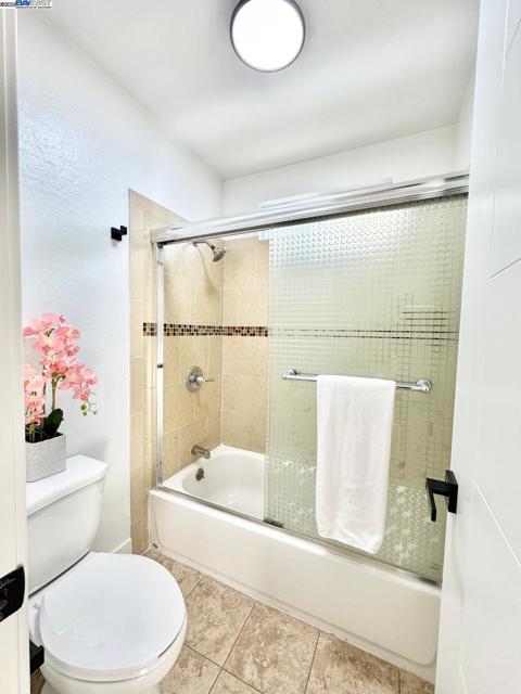 20595 Center St, Castro Valley CA: https://media.crmls.org/mediaz/3ab9f7e1-4be0-4647-a075-6b4eb63e9cc1.jpg
