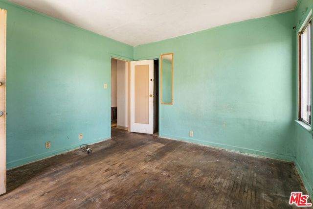 1925 19th Street, Santa Monica CA: https://media.crmls.org/mediaz/3aba362c-e496-4f19-9d34-66b563b7ea3c.jpg