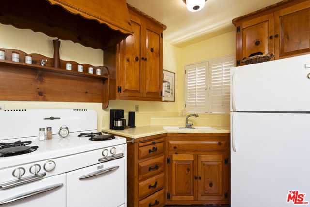 14755 Huston Street, Sherman Oaks CA: https://media.crmls.org/mediaz/3aba696b-7f51-4407-b12c-802f511285f6.jpg