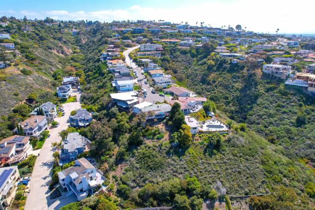 5995 La Jolla Corona Dr., La Jolla CA: https://media.crmls.org/mediaz/3aba704b-c9cf-4f34-a022-207113a6744c.jpg