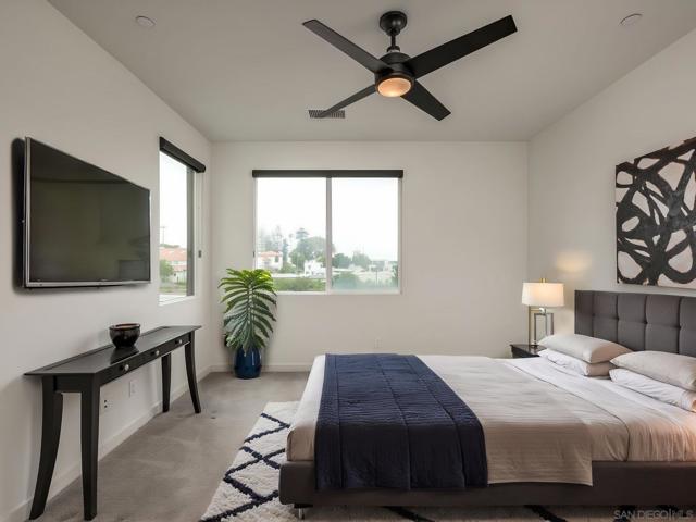 2563 State St, Carlsbad CA: https://media.crmls.org/mediaz/3aba80fd-5bdb-4b3f-ac77-51dd86fa97d6.jpg