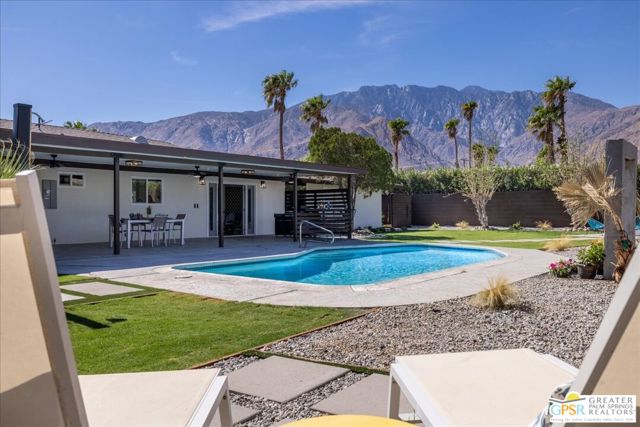 372 E Molino Road, Palm Springs CA: https://media.crmls.org/mediaz/3abaae90-c247-4e4c-8fbd-69e02a21deab.jpg