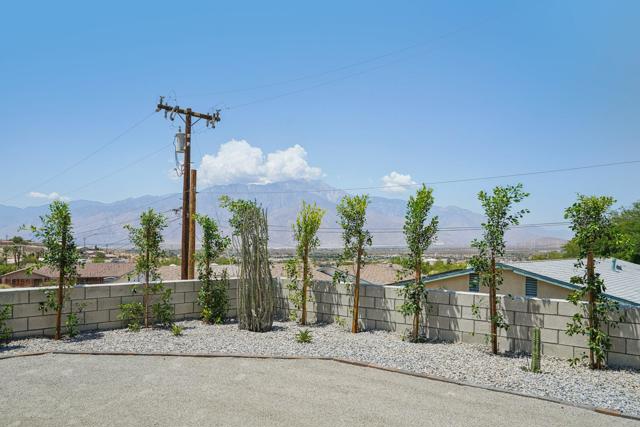 13121 Cuando Way, Desert Hot Springs CA: https://media.crmls.org/mediaz/3abaef30-cb32-4c5c-b84f-ee52e974a372.jpg