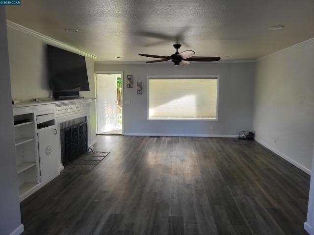 814 Marin Rd, El Sobrante CA: https://media.crmls.org/mediaz/3abb182e-f6d5-46ec-a0c8-c858f4d1d842.jpg