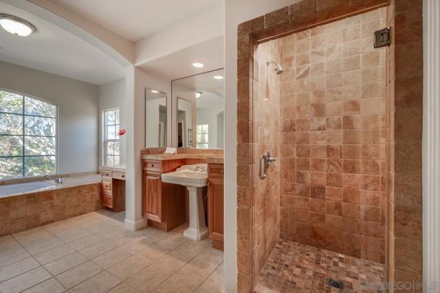 5199 Seagrove Place, San Diego CA: https://media.crmls.org/mediaz/3abba2a6-706e-4d71-9cbe-e58719b8c063.jpg