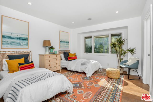 968 Kenfield Avenue, Los Angeles CA: https://media.crmls.org/mediaz/3abc0a17-677d-49b7-a7f2-684bd45f0afc.jpg