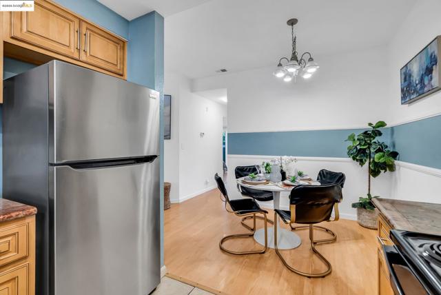 2912 Flint St, Union City CA: https://media.crmls.org/mediaz/3abc736a-808f-42c6-a3ec-415e08af1e79.jpg