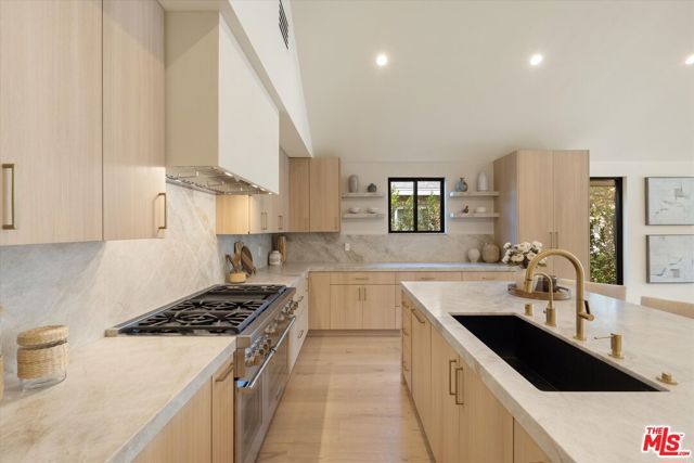 13949 Cumpston Street, Sherman Oaks CA: https://media.crmls.org/mediaz/3abcdc73-1ba1-415d-9a30-303d224511cc.jpg