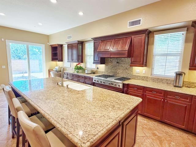 Detail Gallery Image 6 of 9 For 545 Quail Pointe Ln, Encinitas,  CA 92024 - 4 Beds | 3/1 Baths