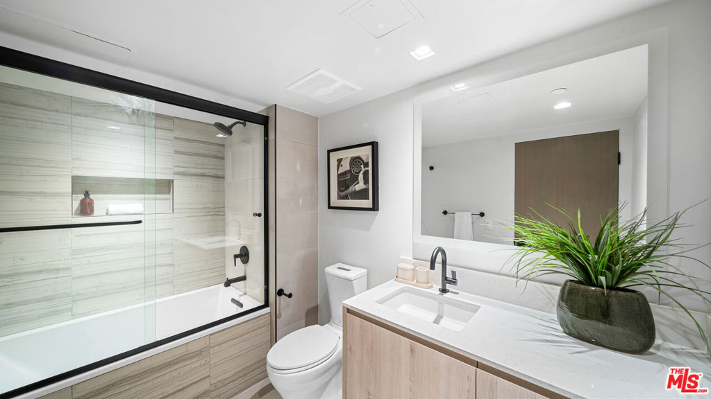 https://media.crmls.org/mediaz/3abd736e-2166-4795-9cfc-8d652cc74cf8.jpg?preset=X-Large