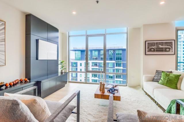 425 W Beech St, San Diego CA: https://media.crmls.org/mediaz/3abdbb2d-0b13-440e-b0c6-1363da882042.jpg