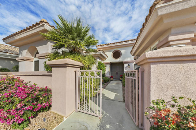 78108 Foxbrook Lane, Palm Desert CA: https://media.crmls.org/mediaz/3abea2df-6768-4370-91ef-3927b38317a4.jpg